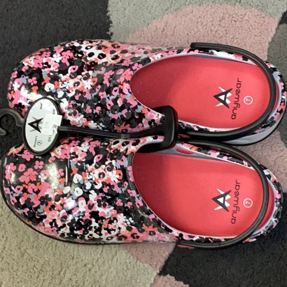 Anywear nursing croc